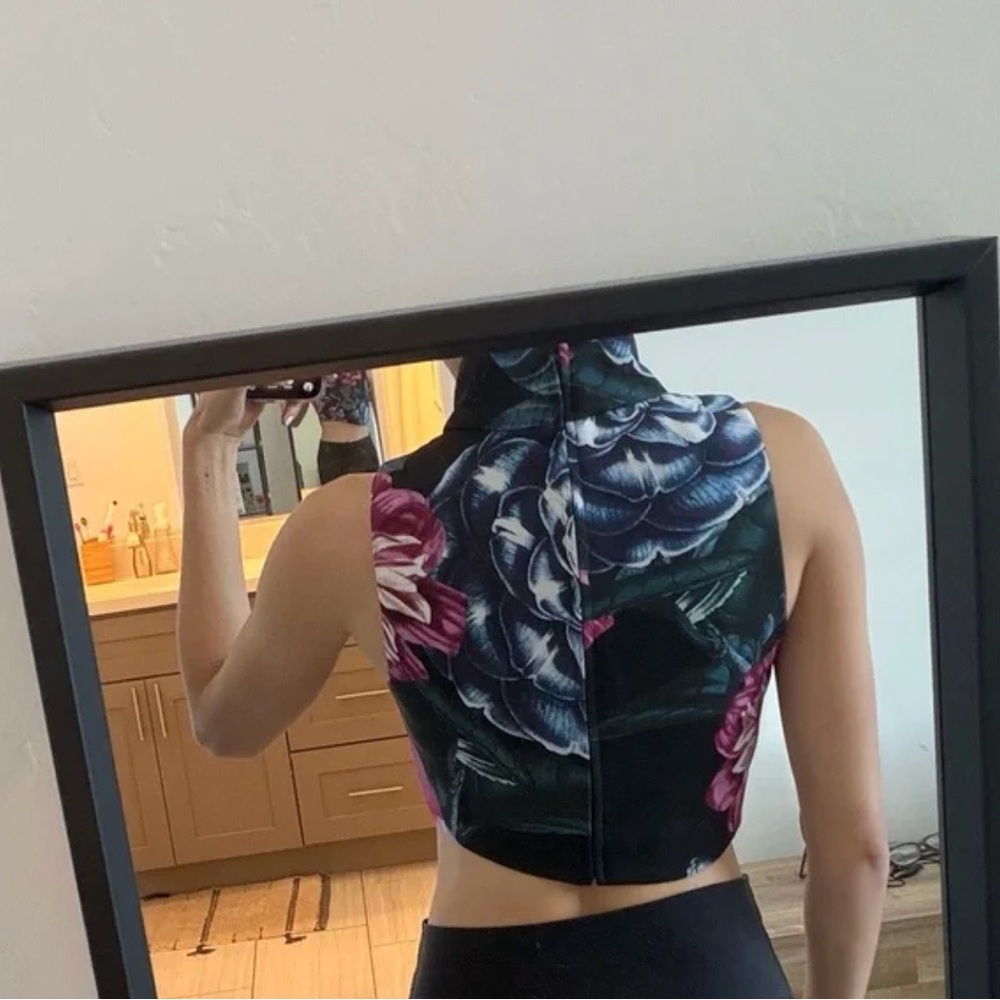 NWT KEEPSAKE the Label Black Floral Crop Top - Picture 5 of 5